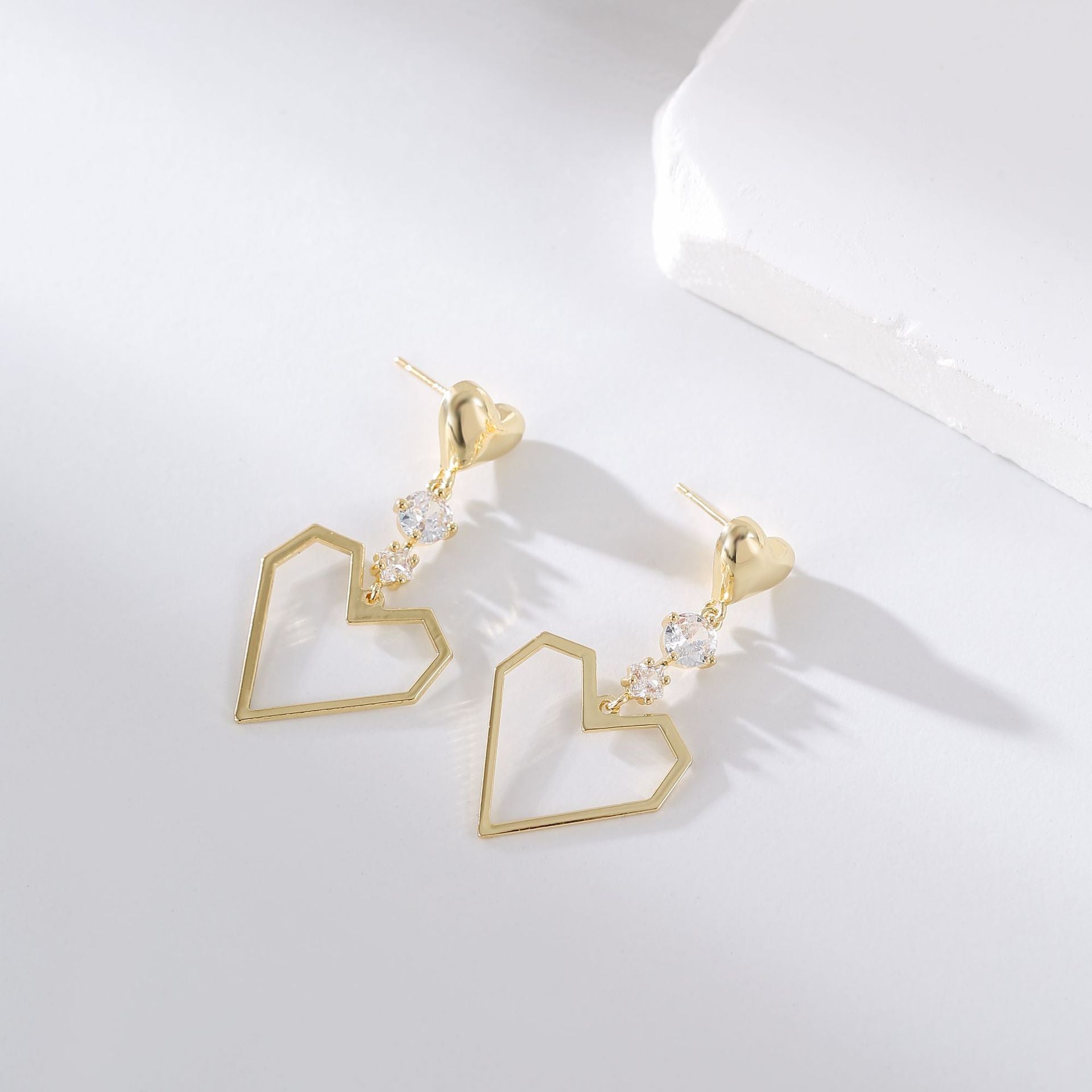 Wholesale Valentine's Day gift copper plated gold inlaid zircon love earrings heart-shaped earrings jewelry